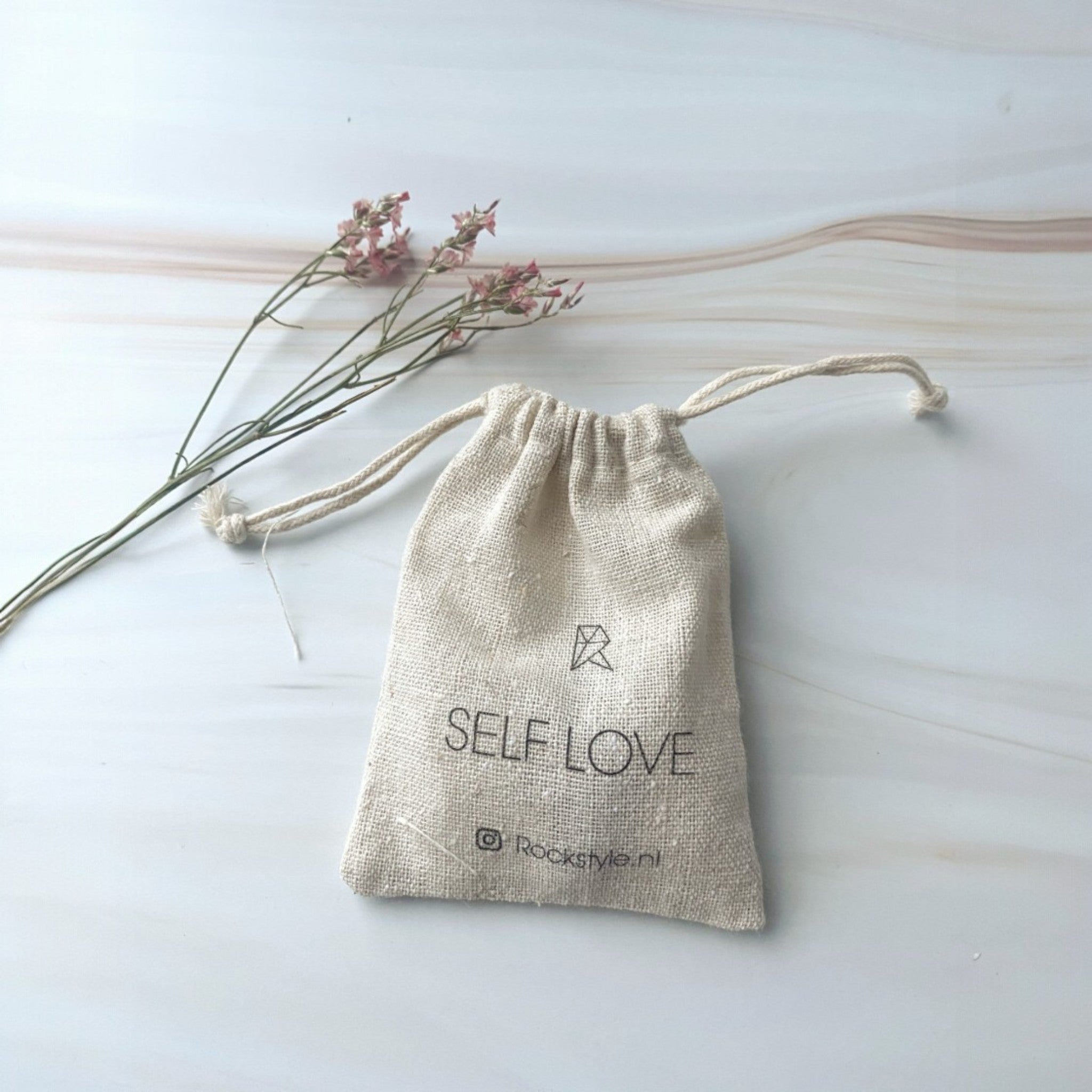 Krachtkristallen – Zelfliefde (rozenkwarts, bergkristal en amethist)