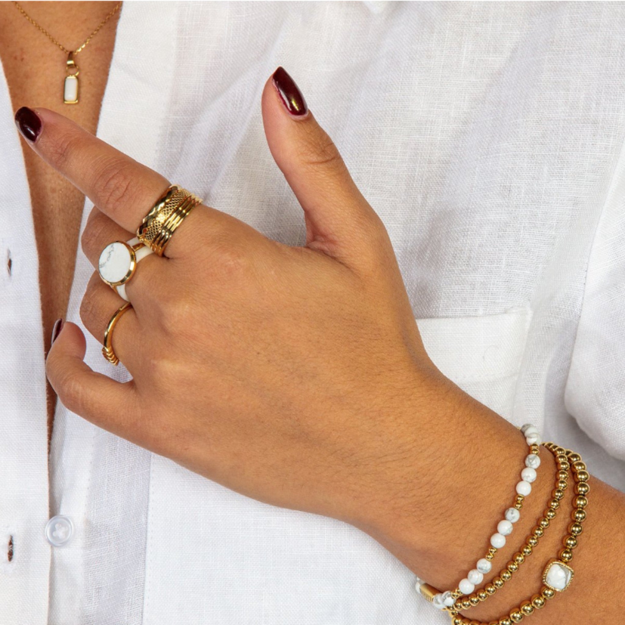 Gouden armband met Howlite edelstenen