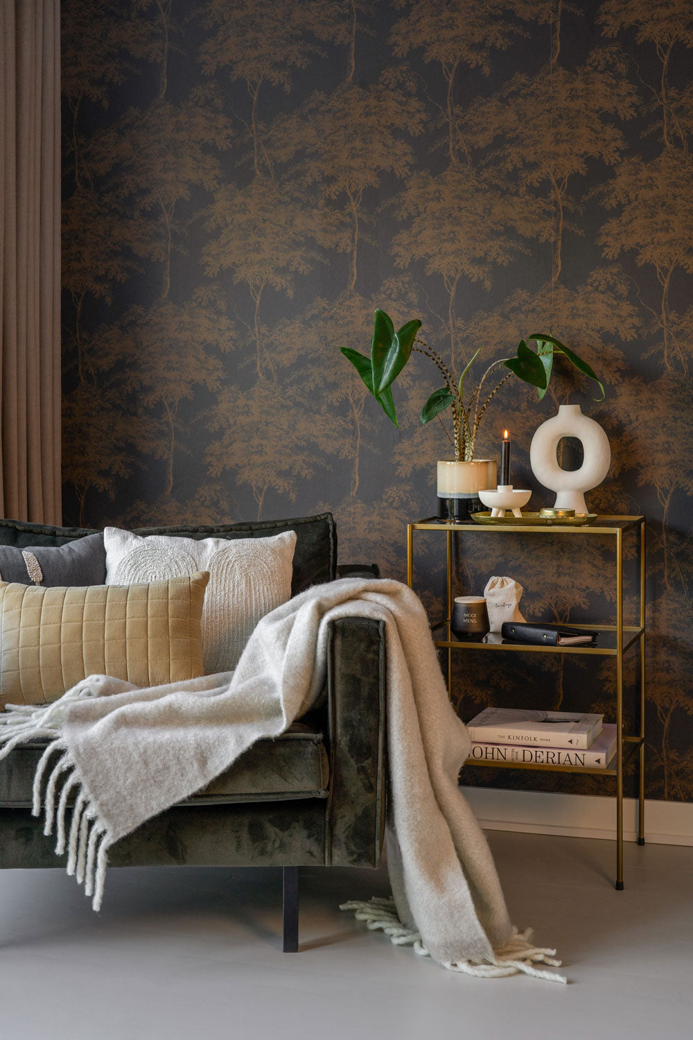 Zusss woonaccessoires met kussens, plaid en decoratie, sfeervolle styling voor woonkamer verkrijgbaar bij cadeauwinkel Omdat in Uden.