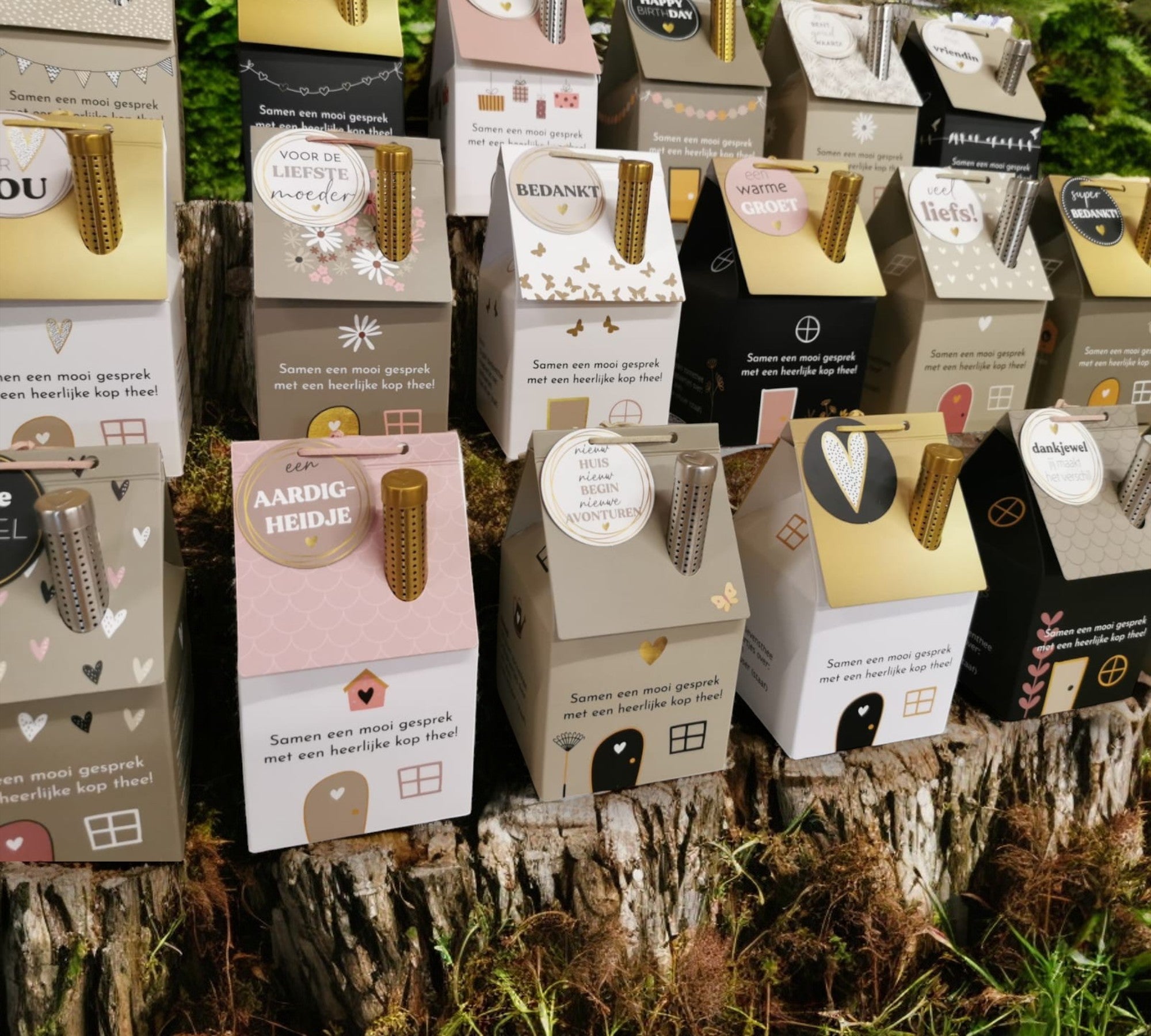 Theehuisjes cadeauverpakking met losse thee en theefilter van Natural Flower Cards, ideaal voor een origineel en warm gebaar.