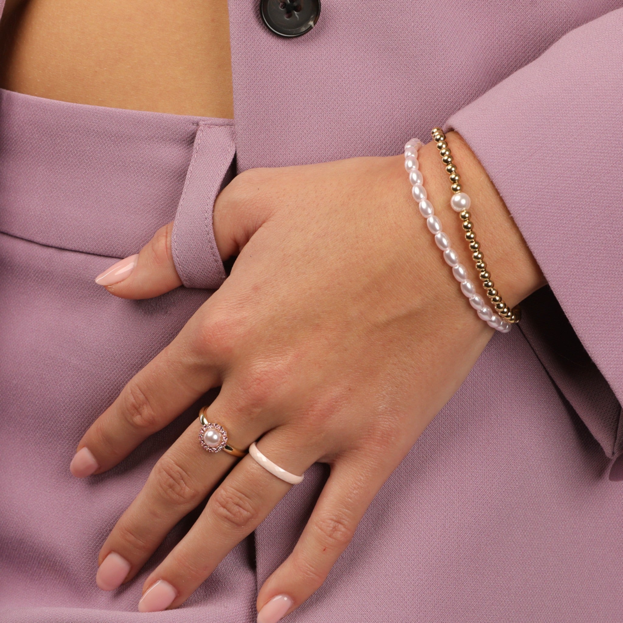 Gouden kralenarmband met een roze parel