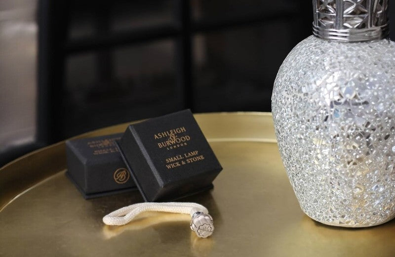 Ashleigh & Burwood lont voor geur- en katalytische lampen, vervangingslont met steen, los verkrijgbaar bij cadeauwinkel Omdat in Uden.