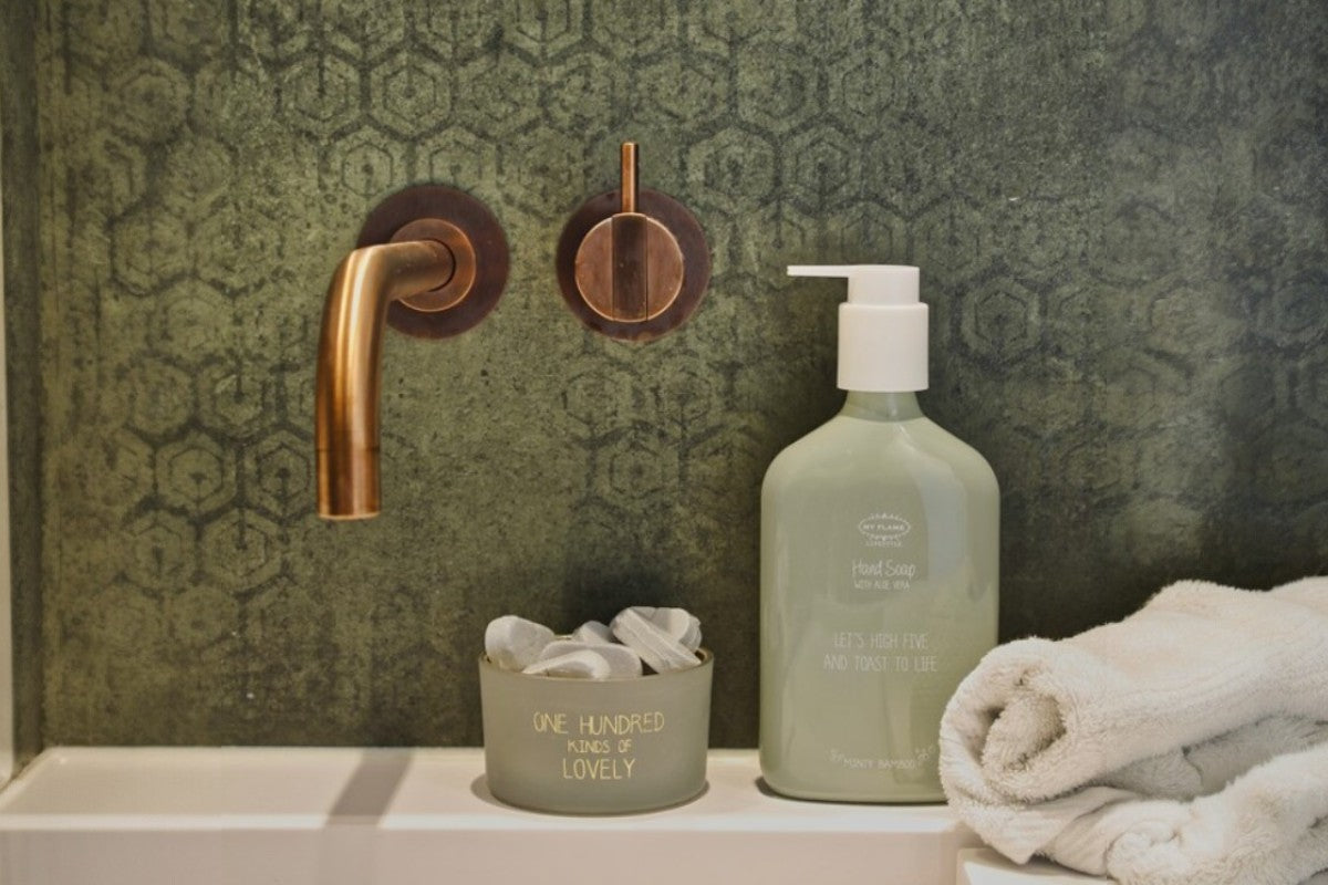 My Flame Lifestyle bad- en doucheproducten – luxe handzeep en verzorging met natuurlijke ingrediënten en inspirerende quotes, voor een stijlvol en sfeervol badkameraccent.