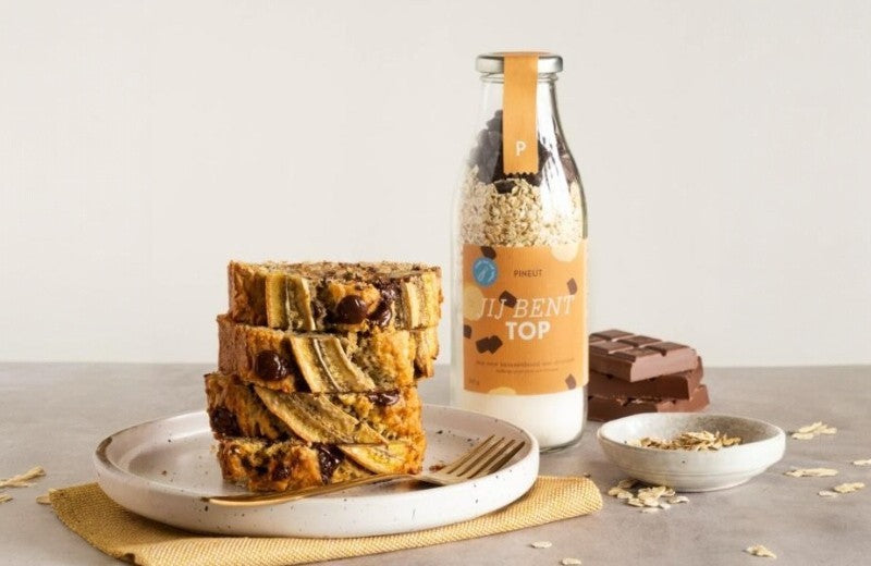 Pineut bakmix in fles – bananenbrood ‘Jij bent top’ met chocolade en havermout, inclusief versgebakken resultaat.