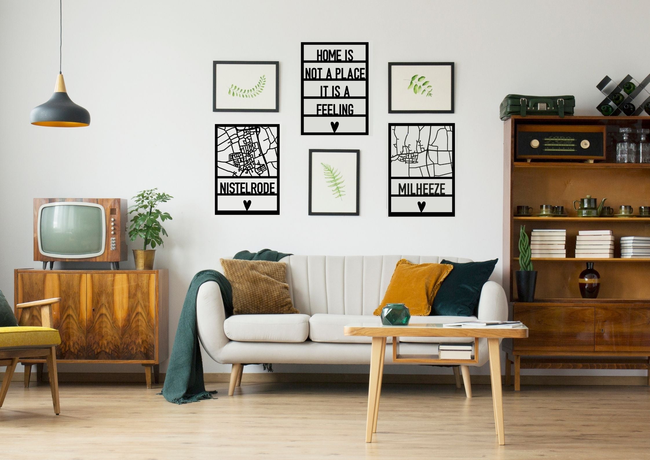 Houten (wand) decoratie met onder andere gepersonaliseerde plattegronden, mogelijk van elke gewenste plaats ter wereld.